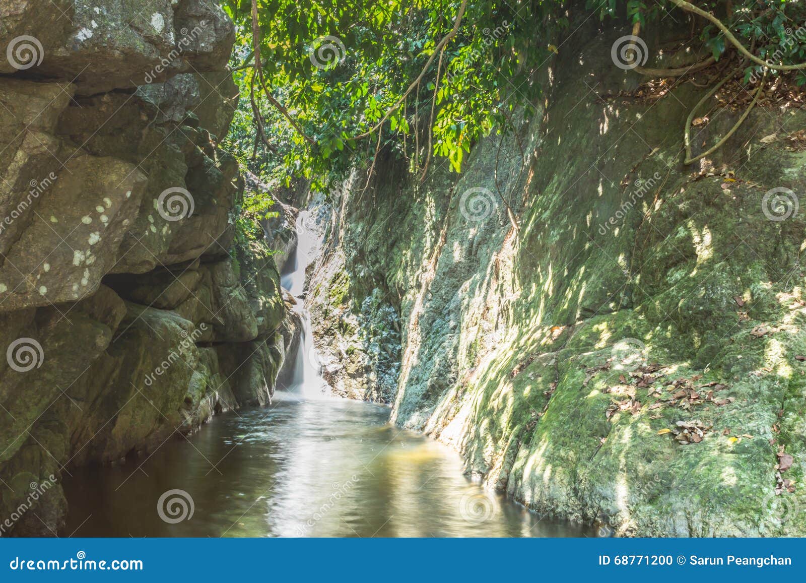 Cascadas en el parque nacional de Tailandia