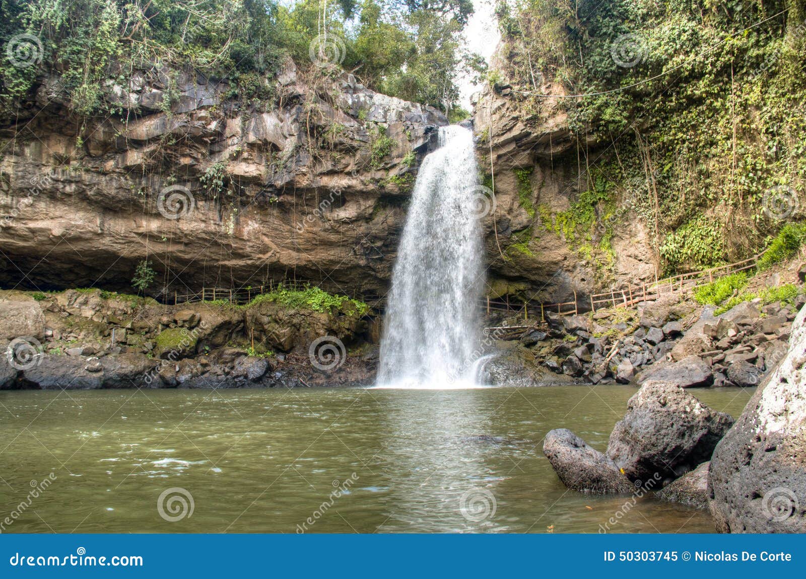 cascada blanca waterfall near matagalpa, nicaragua