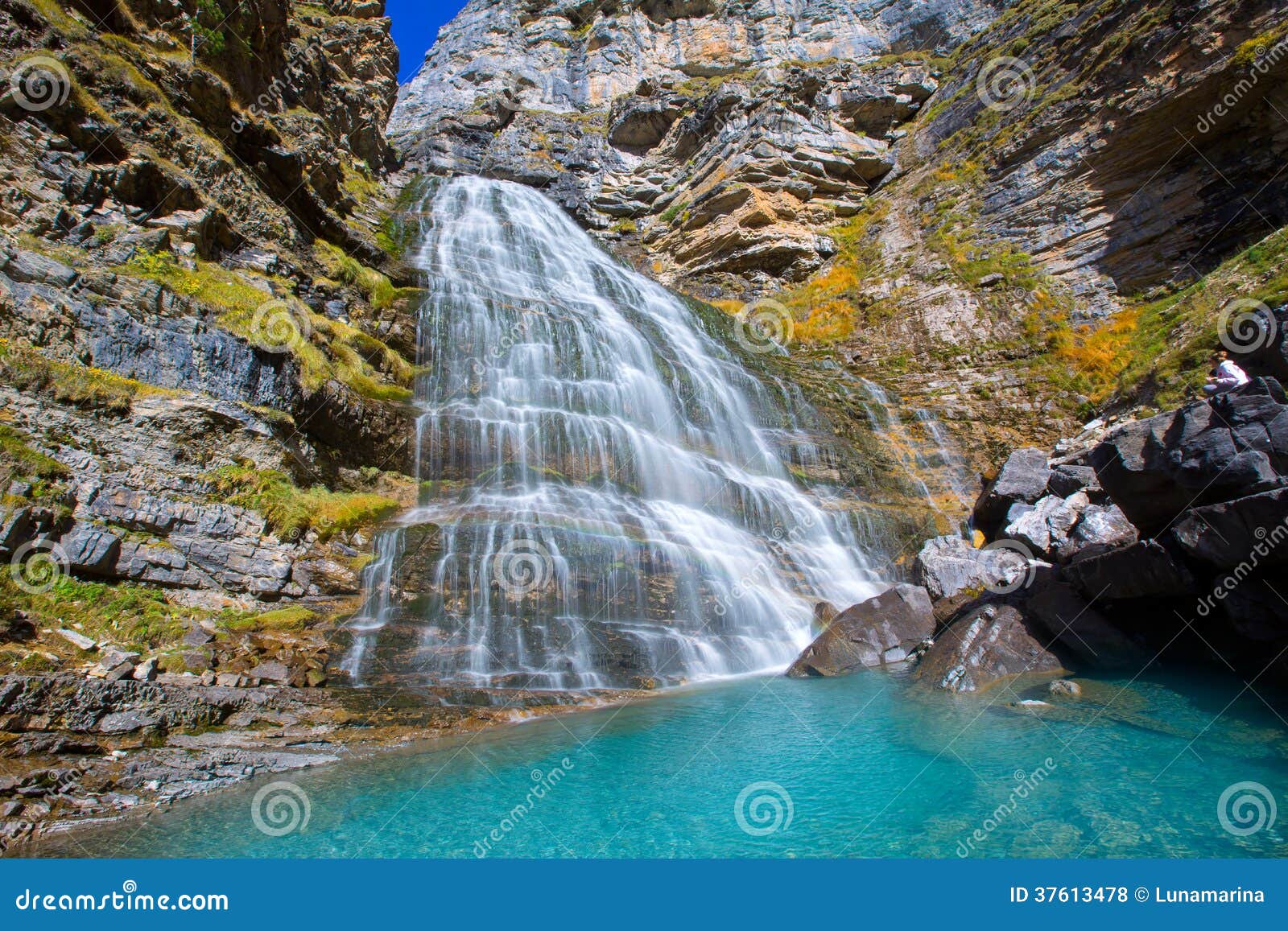 cascada cola de caballo at ordesa valley pyrenees spain