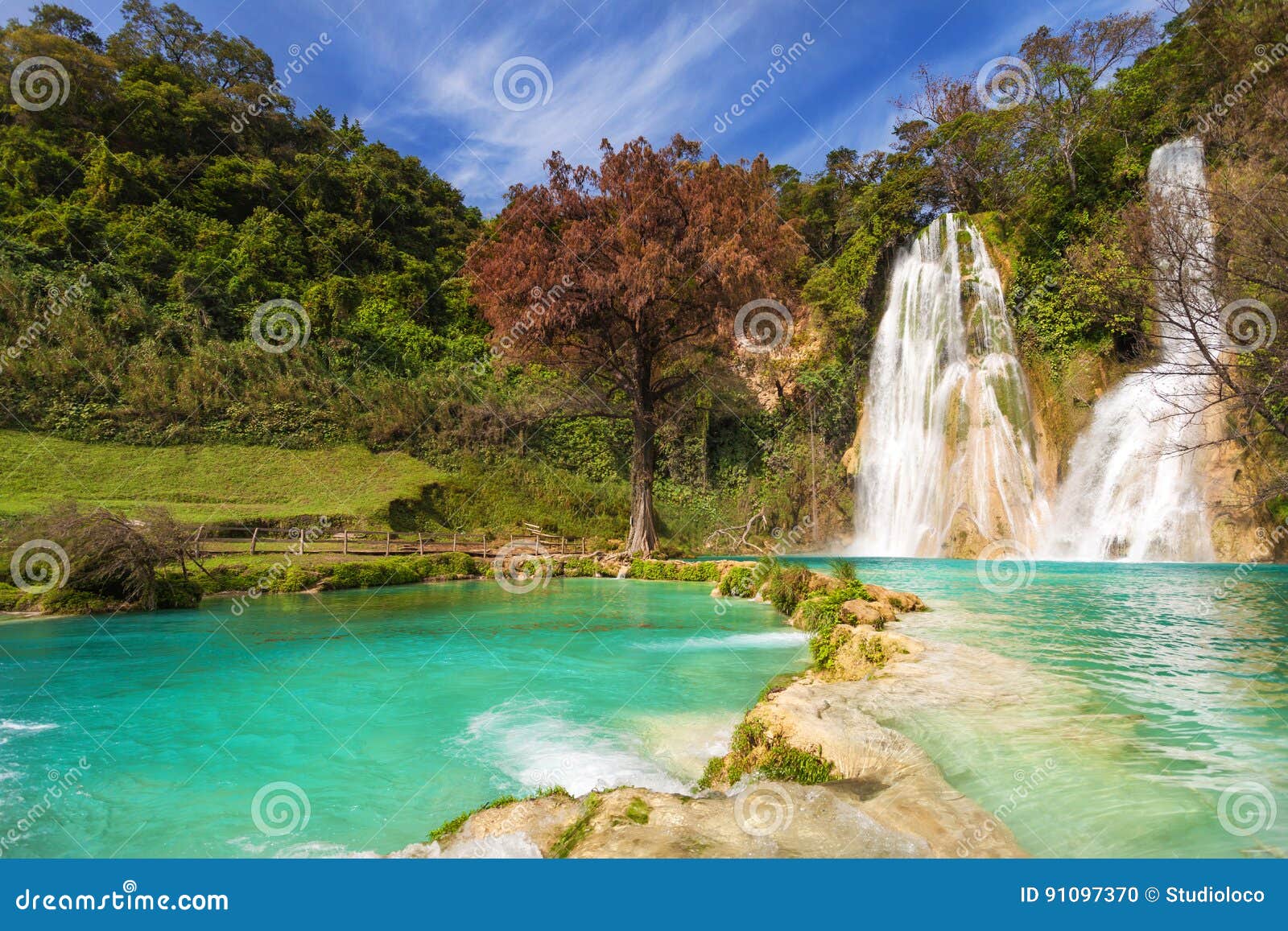 cascada de minas viejas mexico