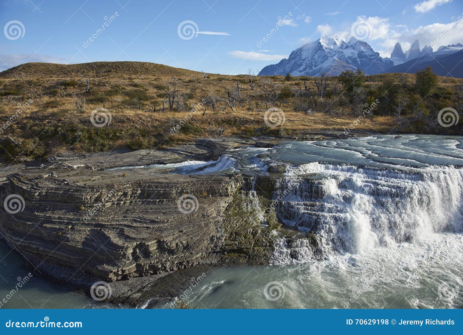 cascada paine in torres del paine national park, chile