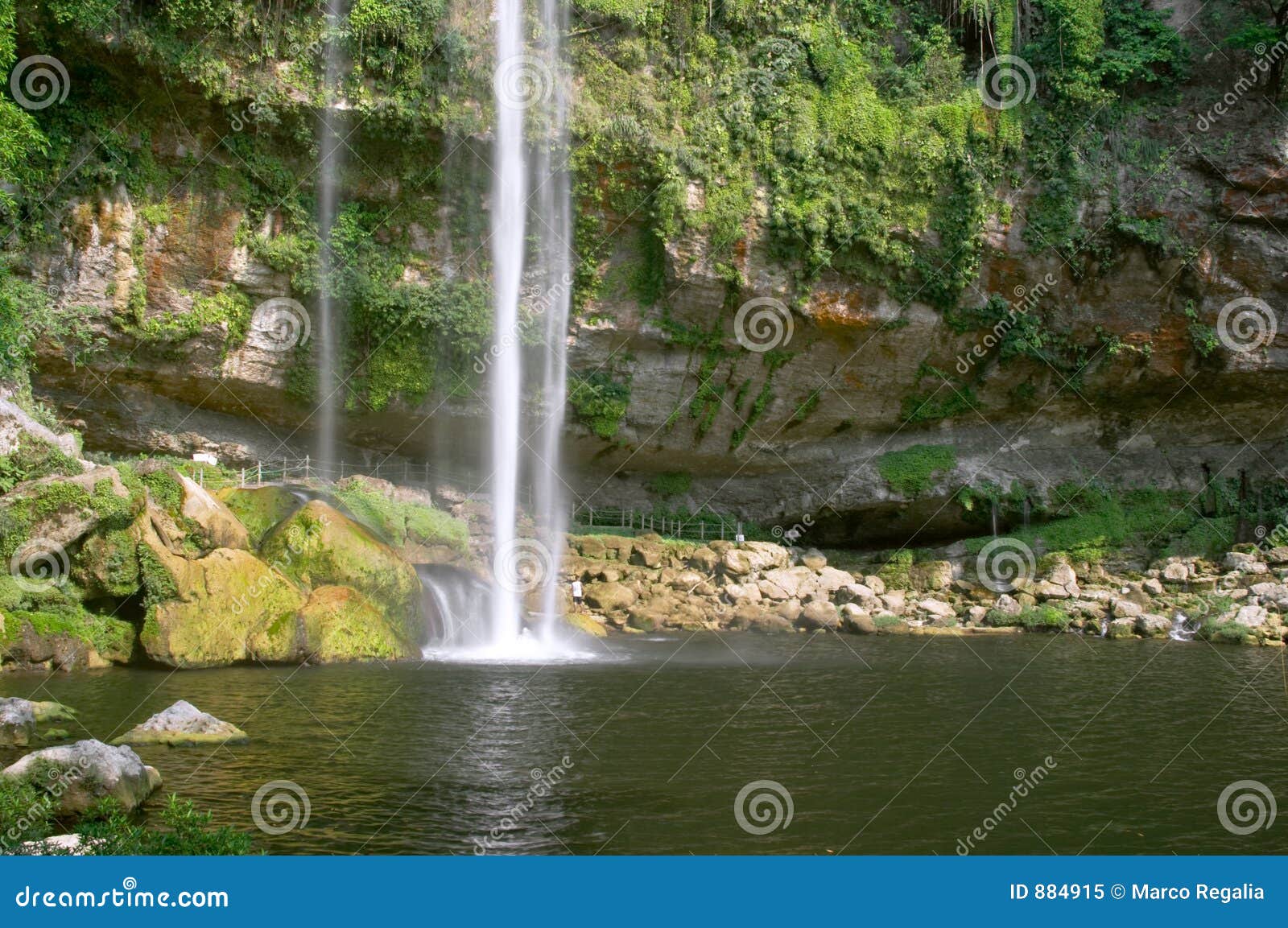 cascada (waterfall) misol ha