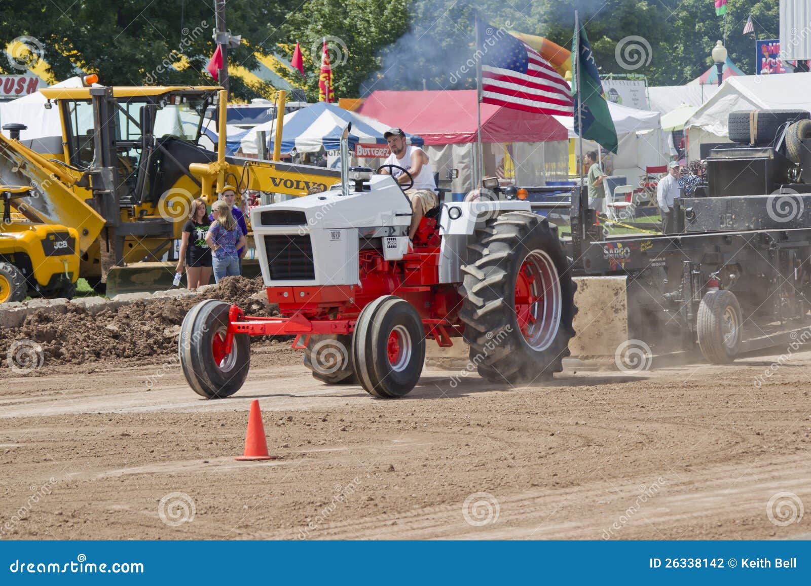 Case 1070 Orange & White Tractor Pulling Editorial Photography Image of smoke, vintage 26338142