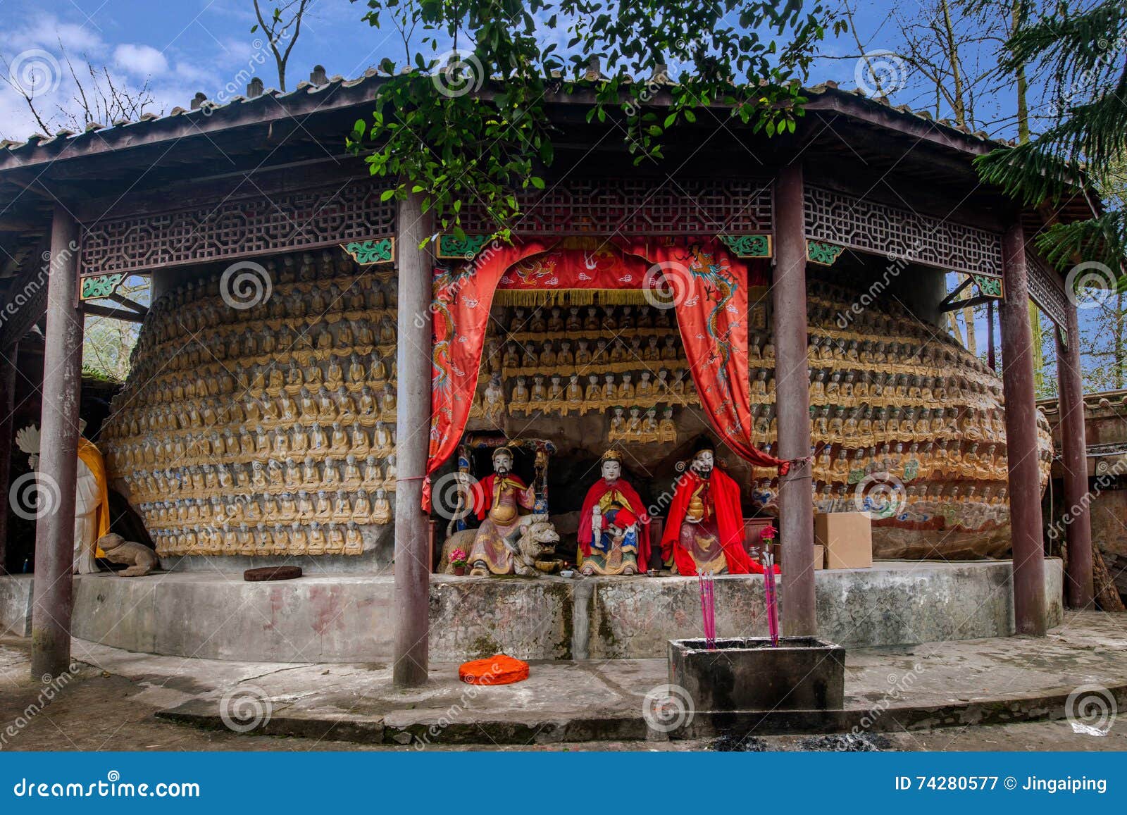 case longxing temple (temple zhu sheep) qianfoyan