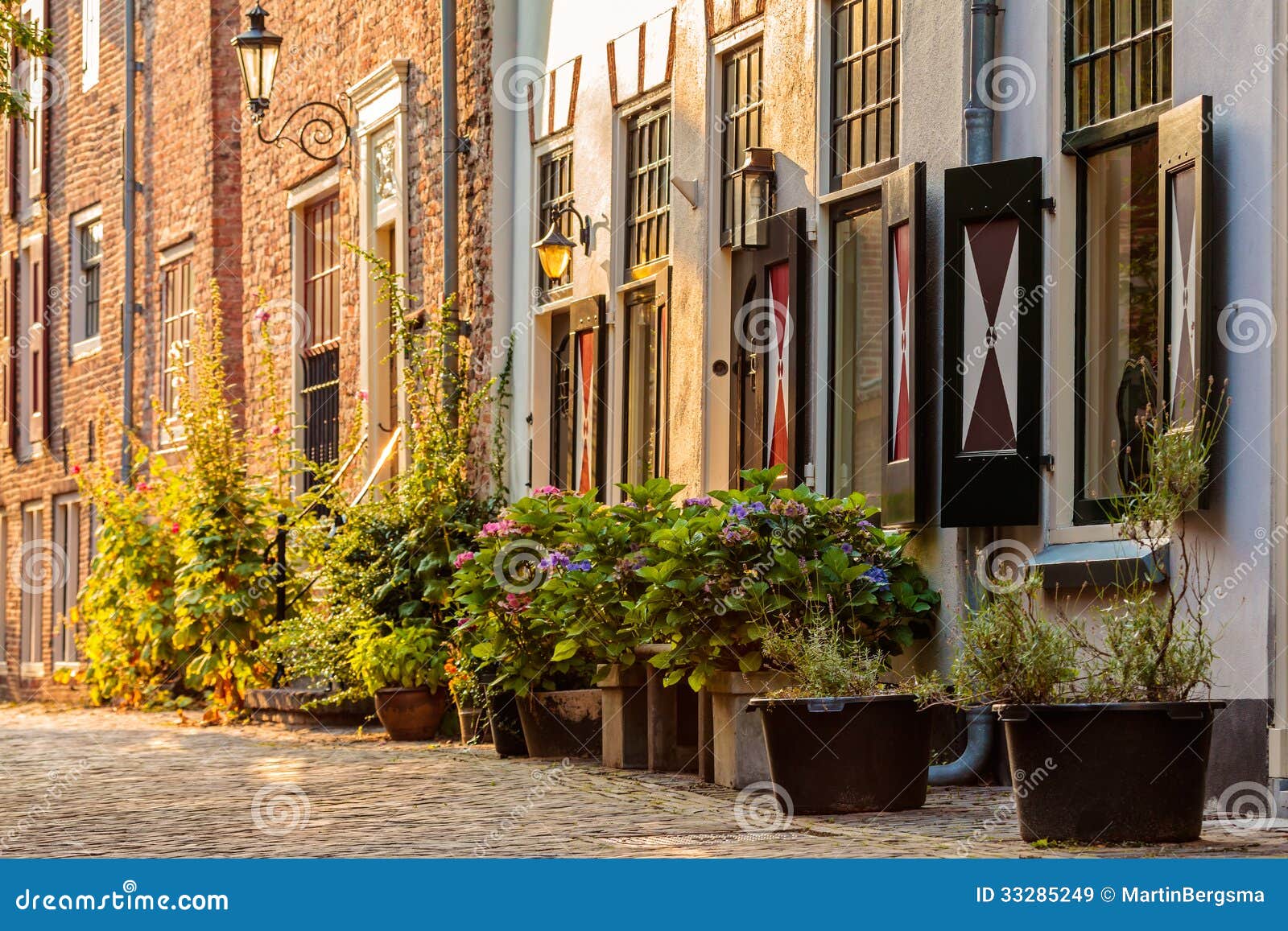 Case medievali nel centro storico della città olandese di Amersfoort durante il tramonto