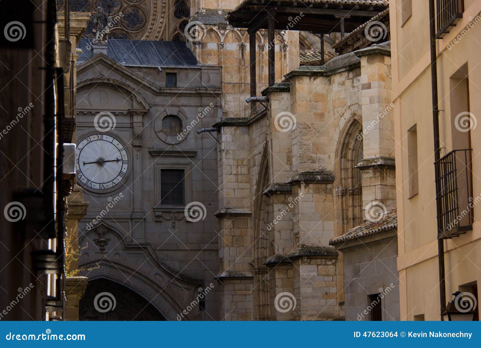 Casi tres. Registre en la ciudad vieja de Toledo, España