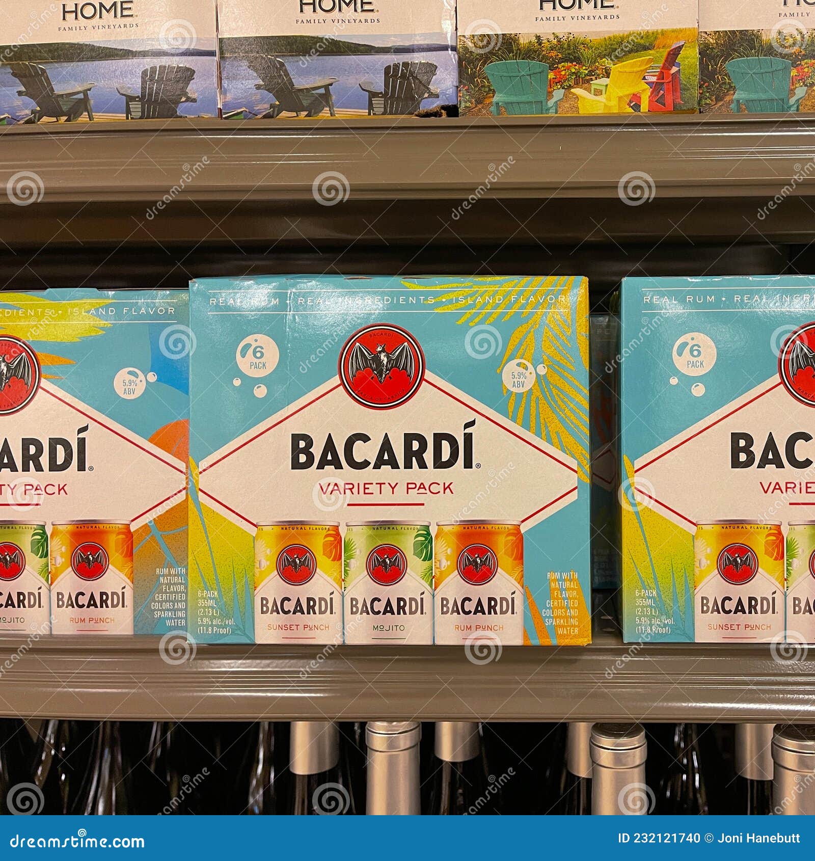 Casos De Bacardi Rum Hard Seltzer Espiados água Espumante Bebidas  Alcoólicas Numa Loja De Sams Club Imagem Editorial - Imagem de caso,  bolhas: 232121740