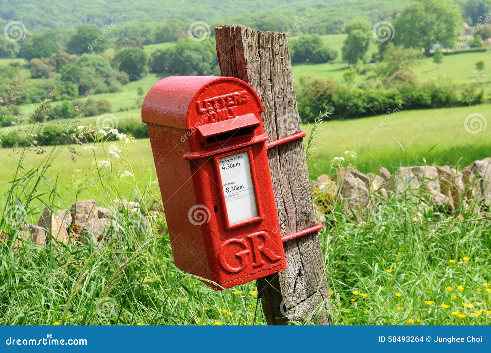 Cassetta Delle Lettere In Inglese Cassetta Delle Lettere in Campagna Inglese Di Cotswolds Fotografia