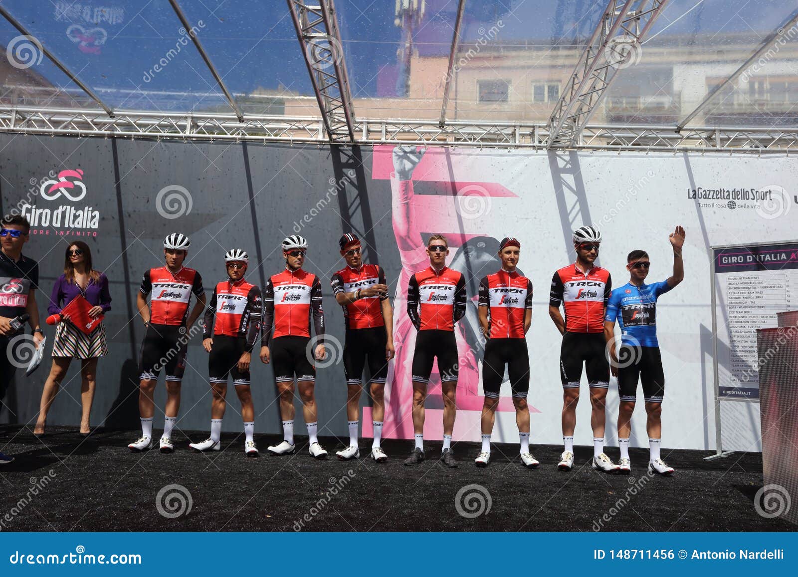 trek segafredo tour team