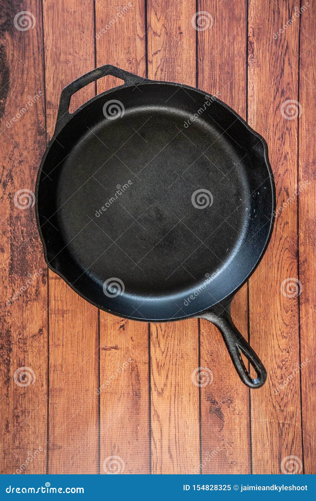 12+ Thousand Cast Iron Utensils Royalty-Free Images, Stock Photos &  Pictures