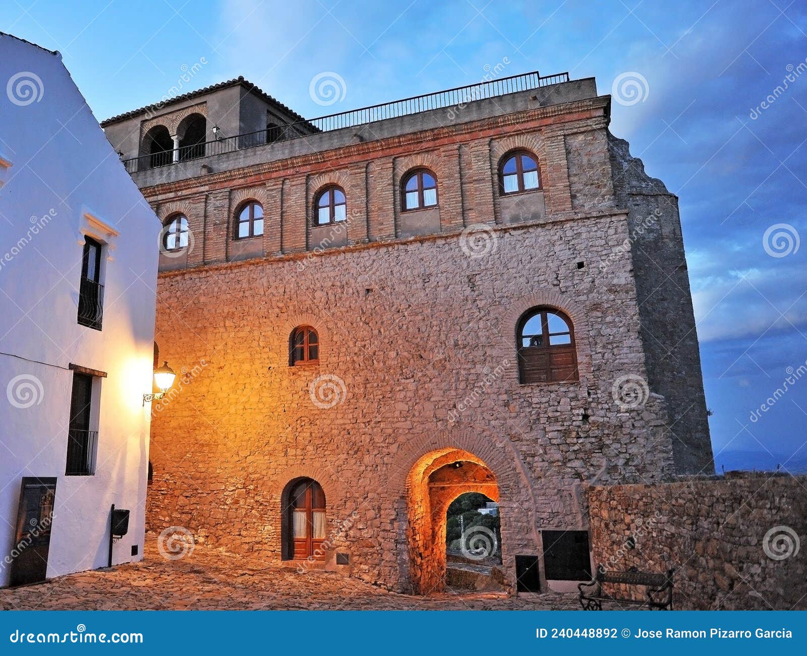 castillo de castellar de la frontera al anochecer, provincia de cÃÂ¡diz, espaÃÂ±a