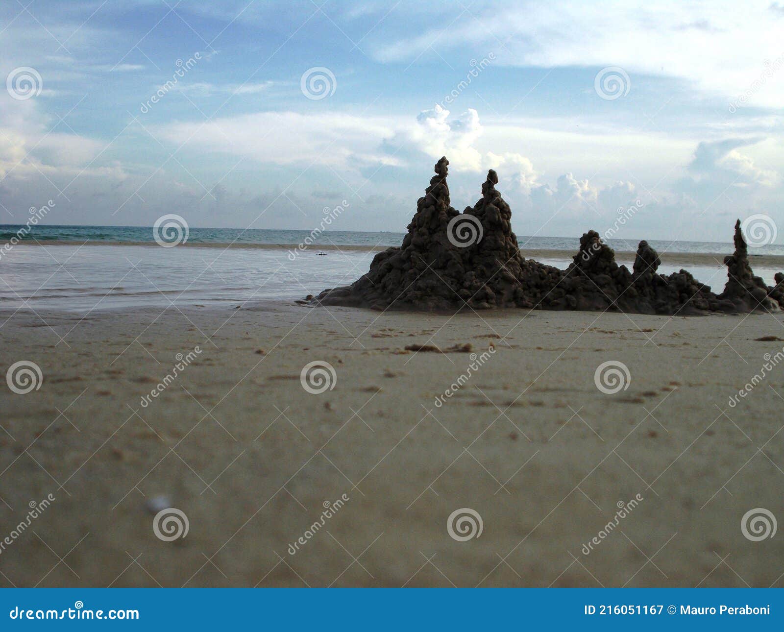 castello di sabbia sulla spiaggia, vietnam