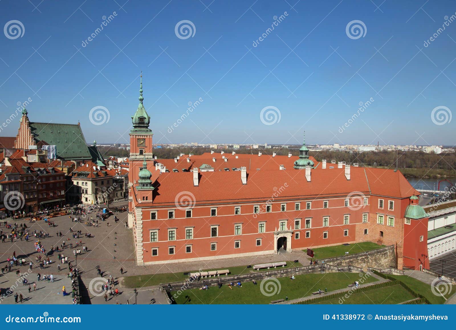 Castello reale, Varsavia. Il castello reale a Varsavia (polacco: Il lewski w Warszawie del ³ di Zamek KrÃ) è una residenza del castello ed era la residenza principale dei monarchi polacchi È situata nel quadrato del castello, all'entrata alla vecchia città di Varsavia