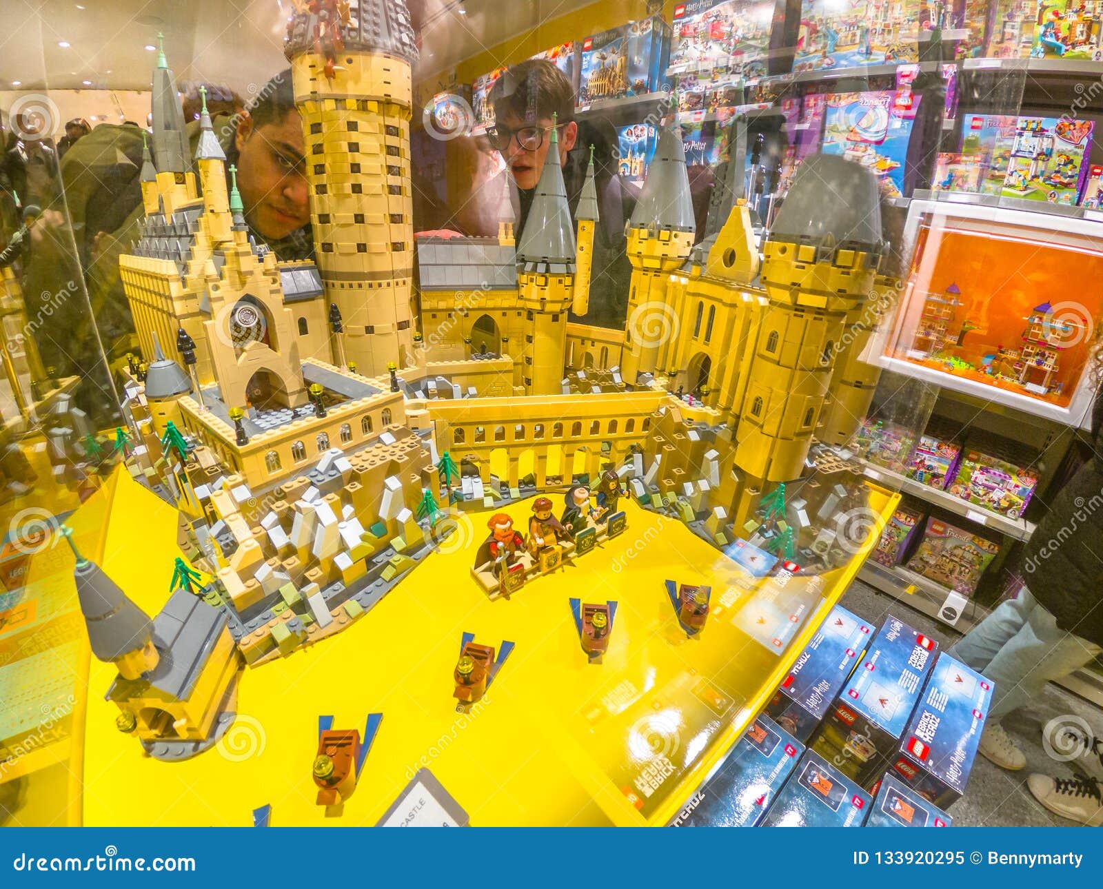 Castelo De Lego Store Harry Potter Hogwarts Imagem Editorial - Imagem de  castelo, caixa: 133920295