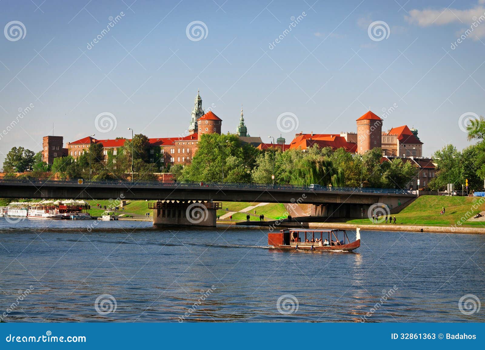 Castelo de Wawel. Castelo e Wistula de Wawel. Polônia de Krakow.