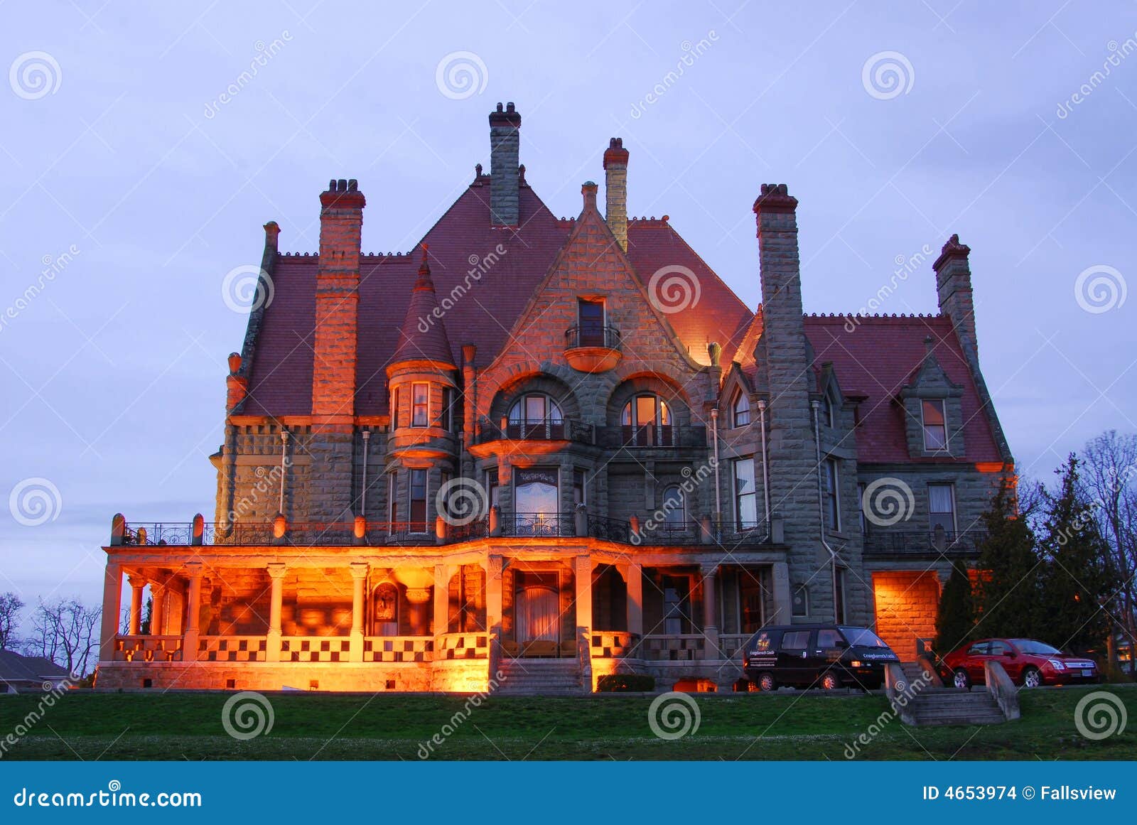 Explore Craigdarroch Castle in Victoria, BC, image size:1600x1161