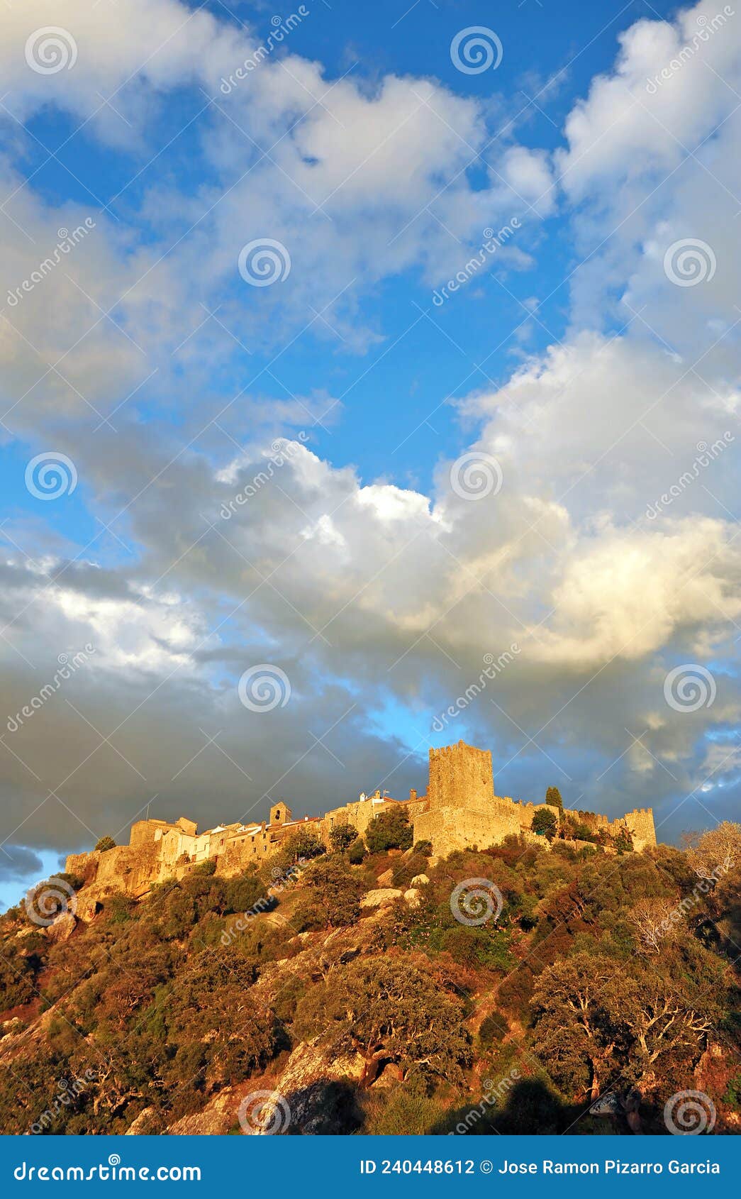 castillo de castellar de la frontera al atardecer, provincia de cÃÂ¡diz, espaÃÂ±a