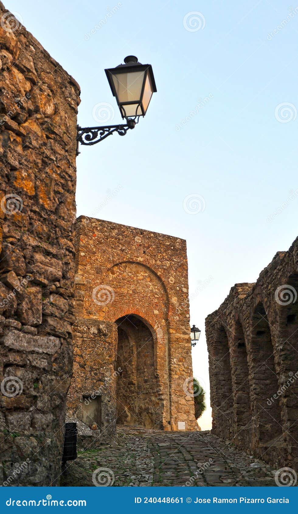 castillo de castellar de la frontera al atardecer, provincia de cÃÂ¡diz, espaÃÂ±a