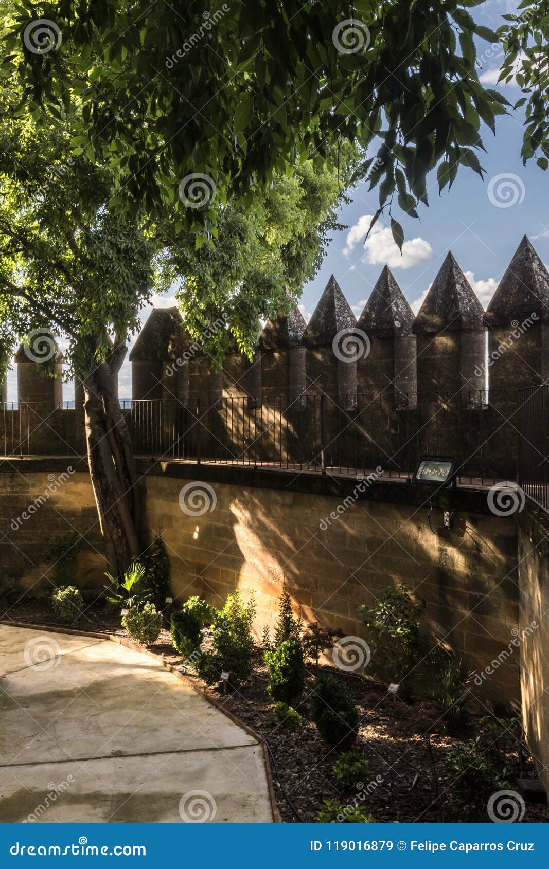 castillo del del río de almodovar es una fortaleza de ánimo del