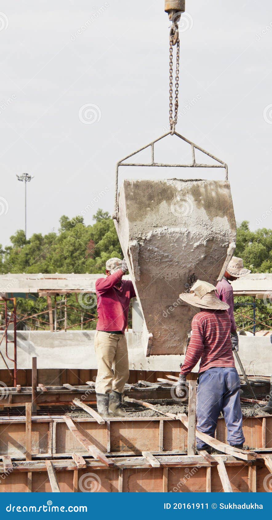 Casting Concrete editorial photo. Image of laborer, equipment 20161911