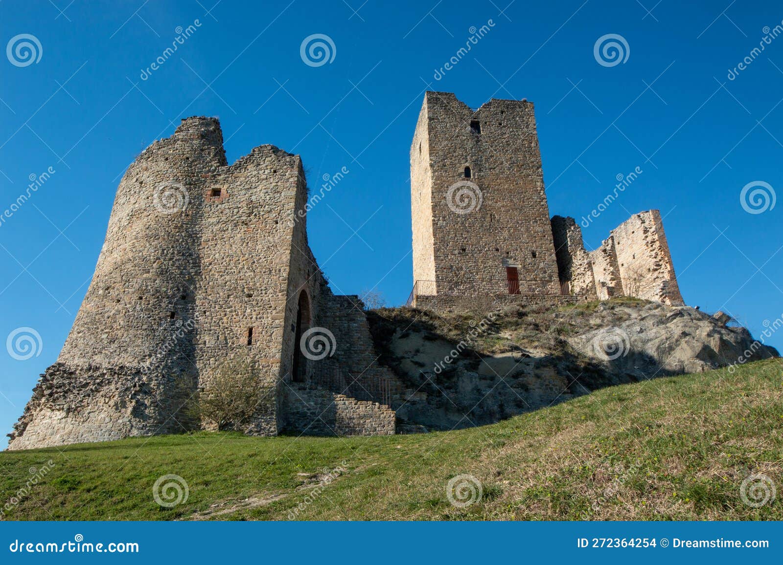 castle of carpineti bismantova stone lands of matilde di canossa tuscan emilian national park