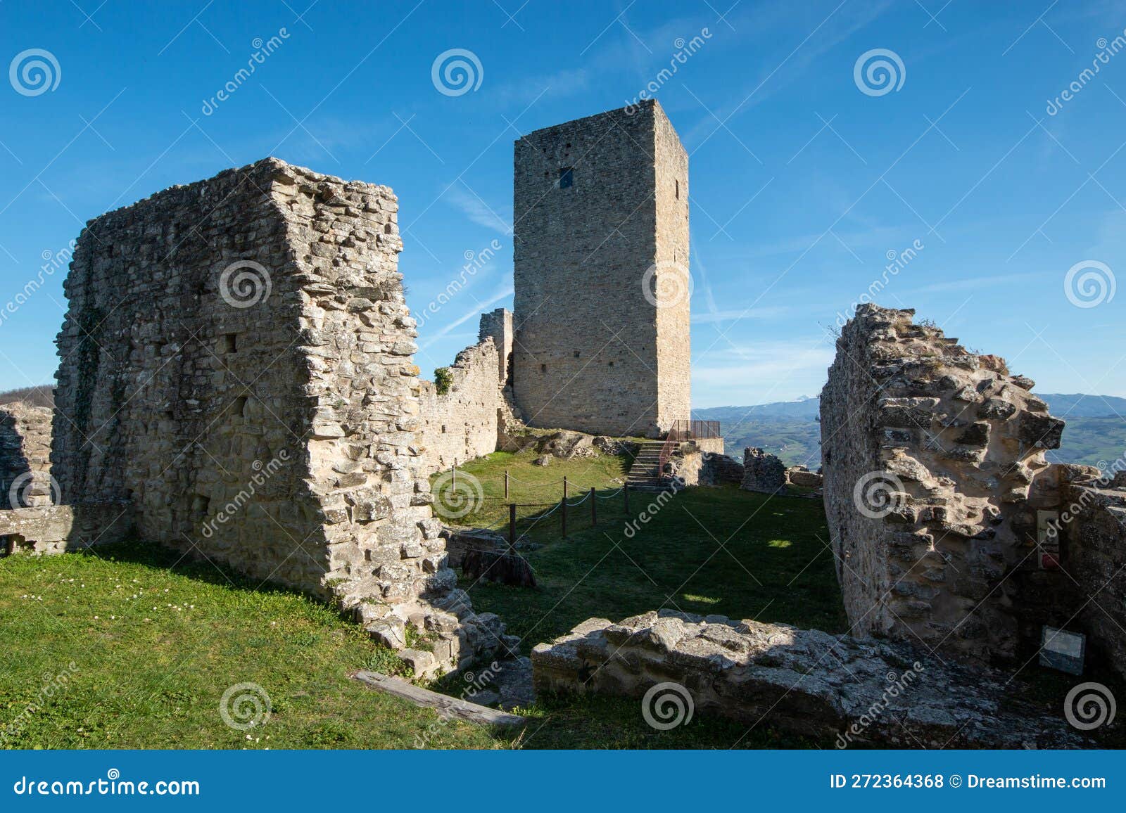 castle of carpineti bismantova stone lands of matilde di canossa tuscan emilian national park italy