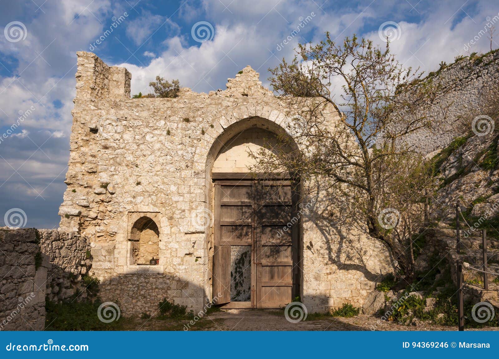The castle of Mussomeli stock photo. Image of fortezza 94369246