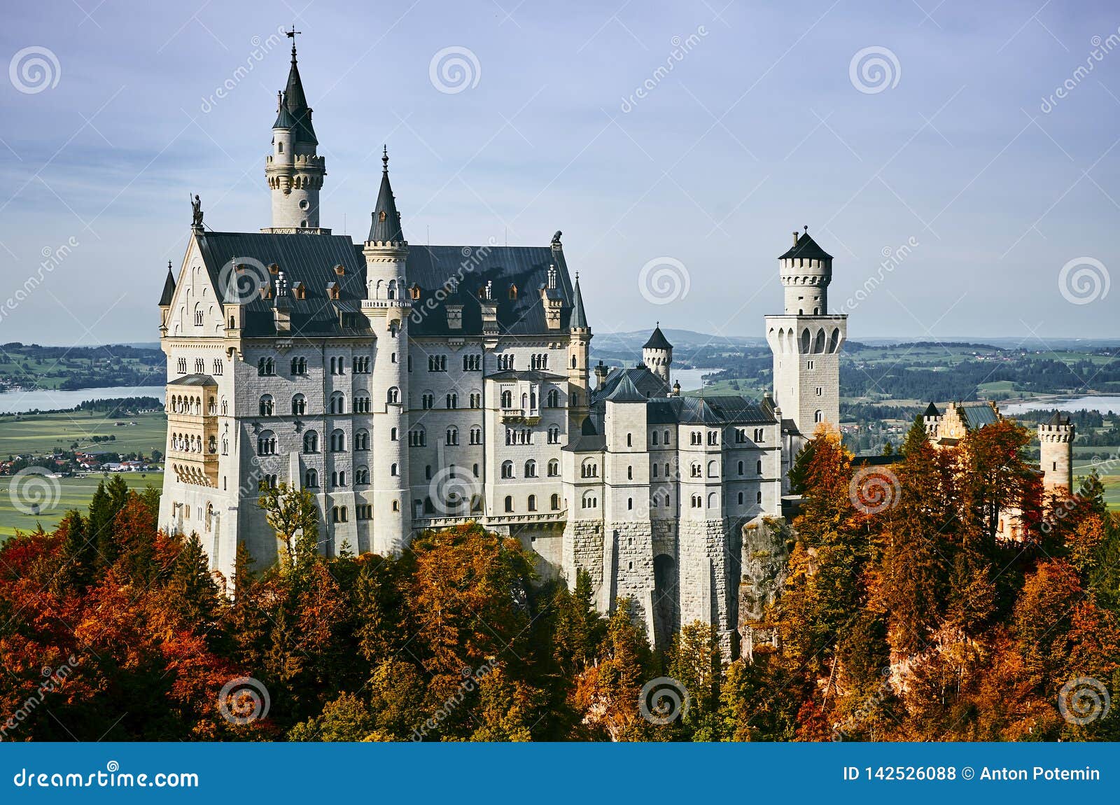 neuschwanstein in autumn