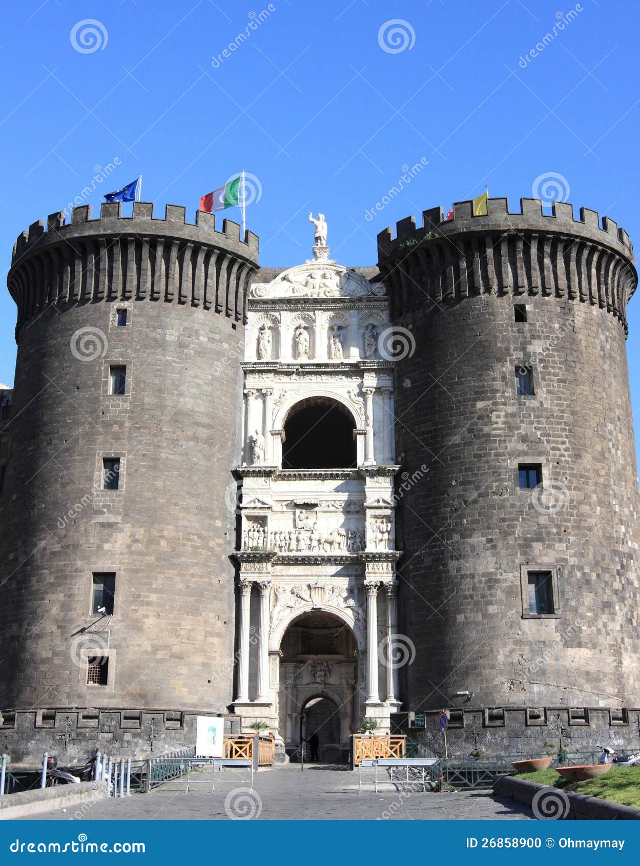 castle nuovo of napoli