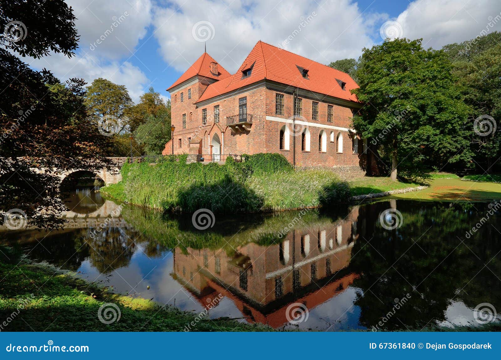 castle in oporow