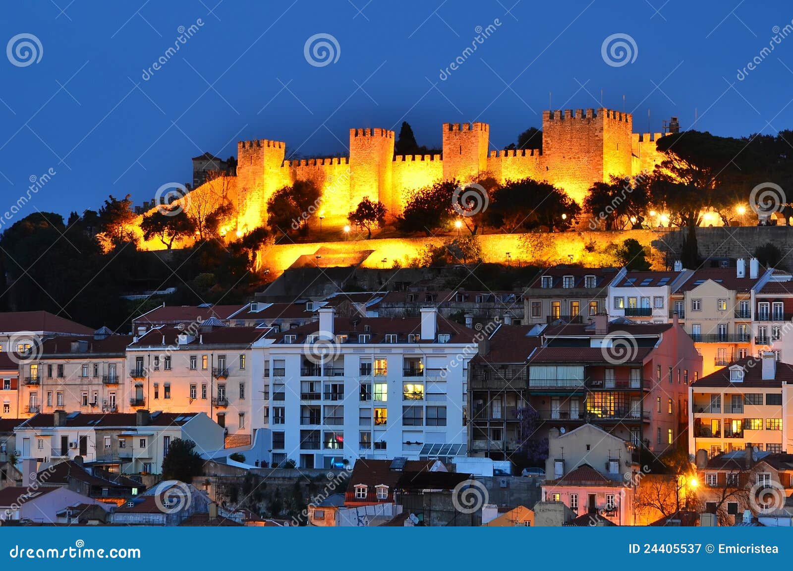 castle of sao jorge, lisbon night view