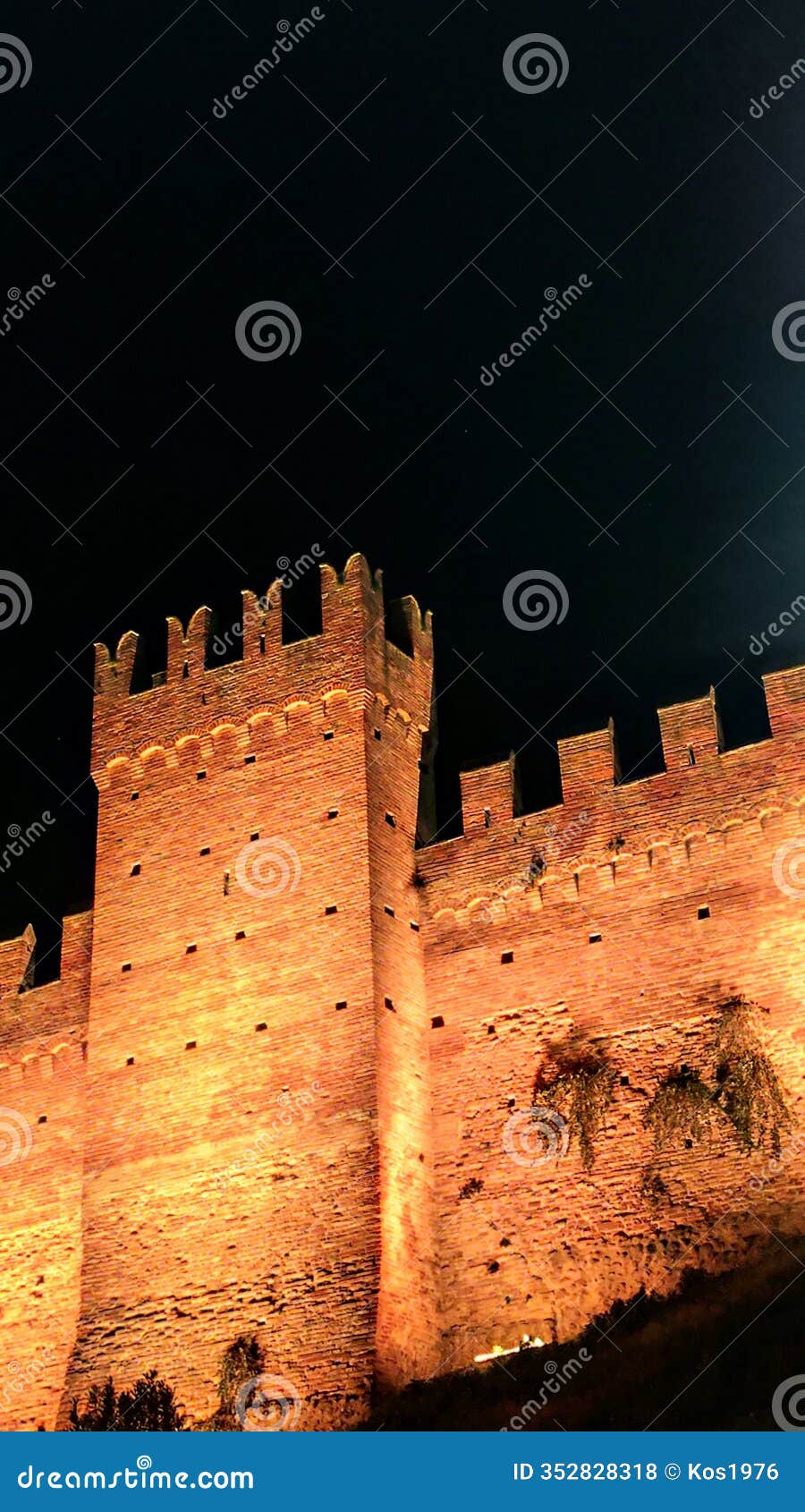 castle of scaligero at night, tuscany, italy