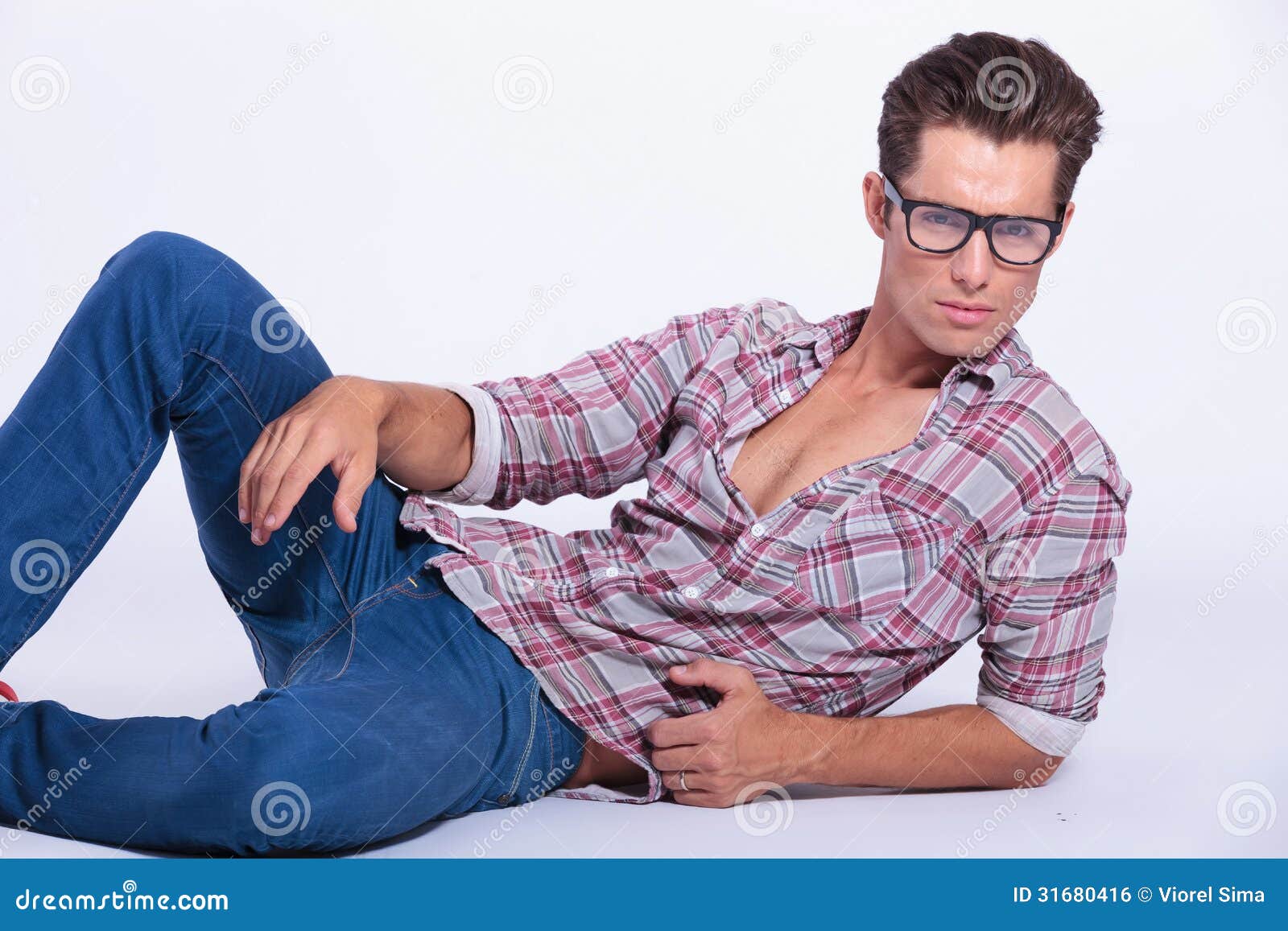 28 Greatest Male Model Poses For Casual Cool Photoshoots - LedomStyle