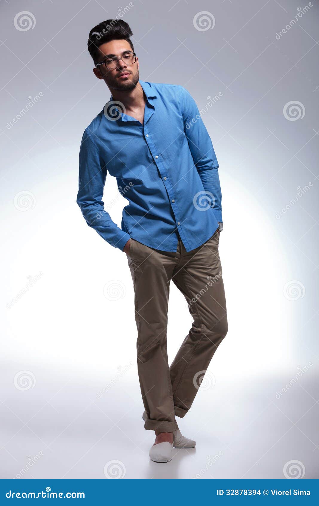 Casual Pose: Over 92,965 Royalty-Free Licensable Stock Illustrations &  Drawings | Shutterstock