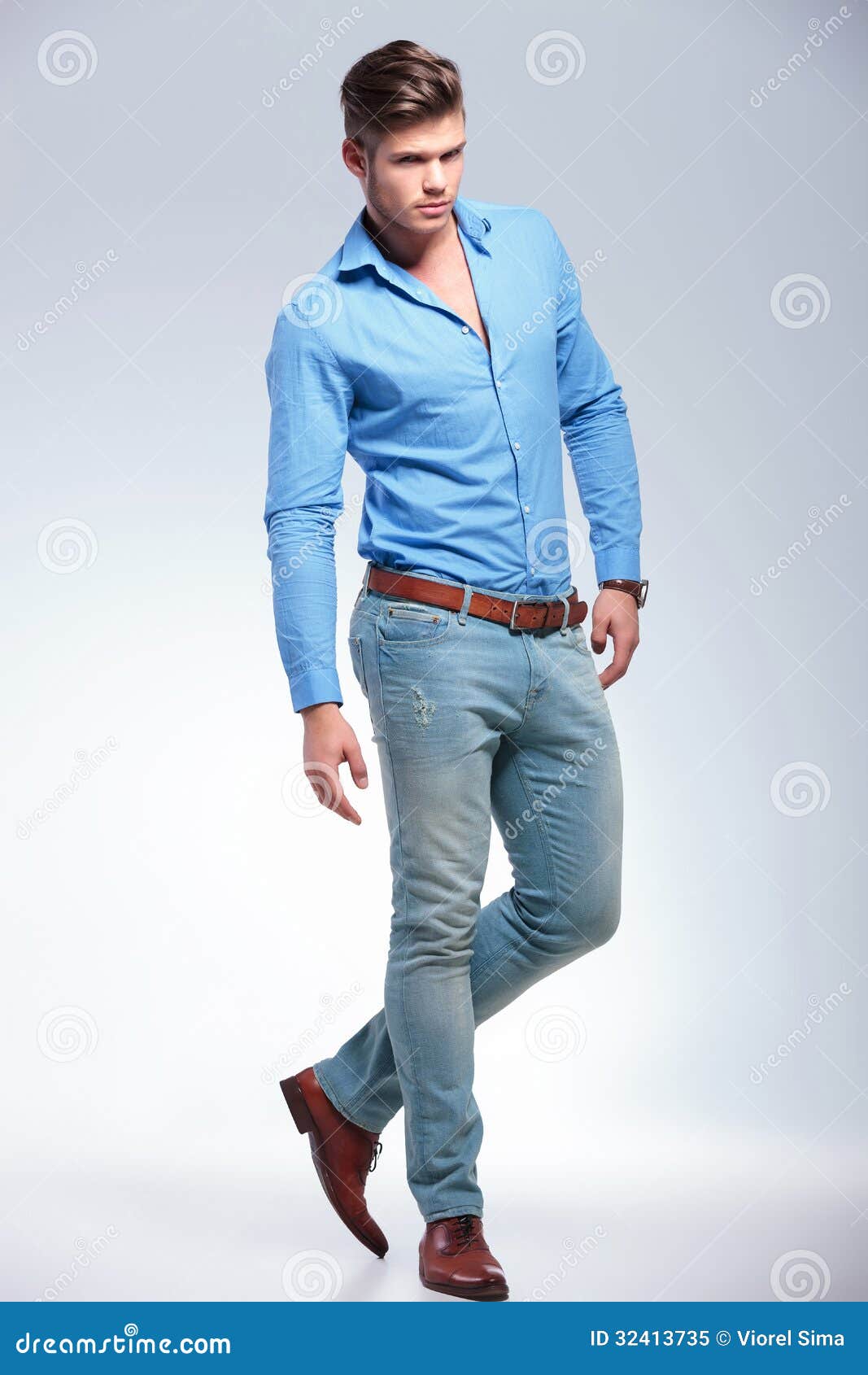 Casual Man Poses With Hands In Pockets Stock Photo - Download Image Now -  Adult, Beautiful People, Casual Clothing - iStock