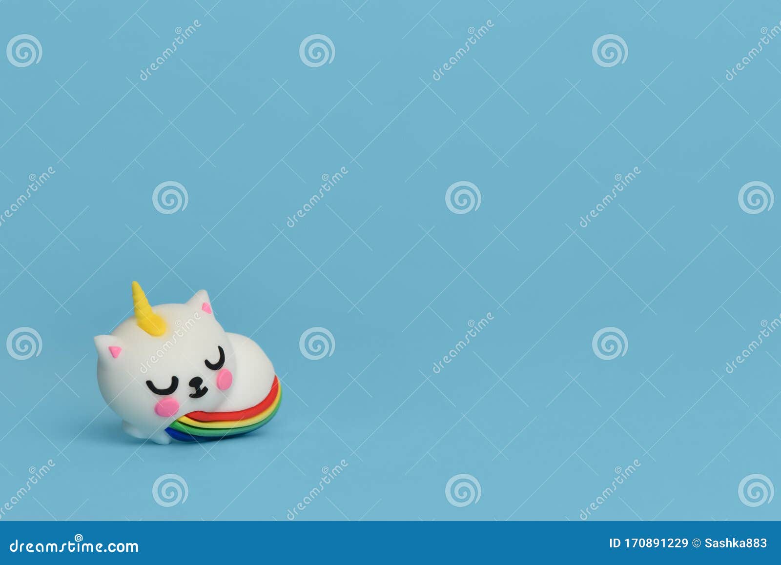 Cat Unicorn Rainbow Tail là một hình ảnh kỳ quặc nhưng cực kỳ đáng yêu với một chú mèo có đuôi cầu vồng unicorn. Chỉ cần nhìn thấy con mèo này, bạn sẽ phát cuồng về những bông tuyết cầu vồng và một chú mèo đáng yêu như thế này sẽ đem lại cho bạn cảm giác vui vẻ và lạc quan!