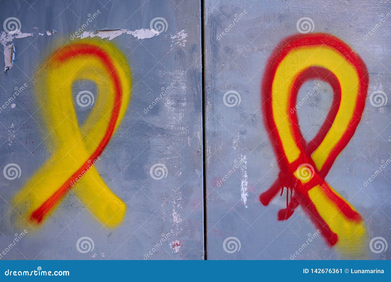 catalonia yellow ribbon tie sign