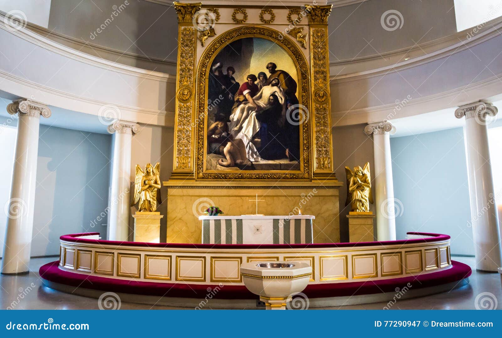 Catedral en el cuadrado del senado en Helsinki, Finlandia