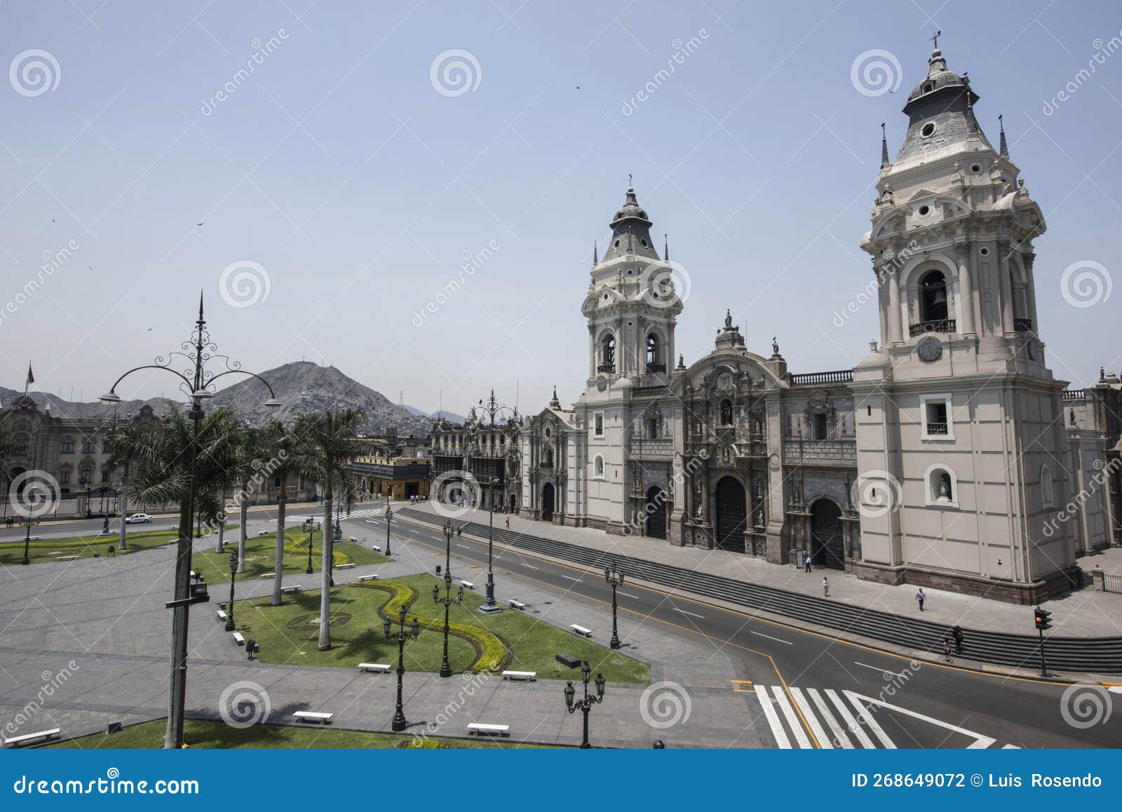 catedral basÃÂ­lica de lima en plaza mayor, lima, peru