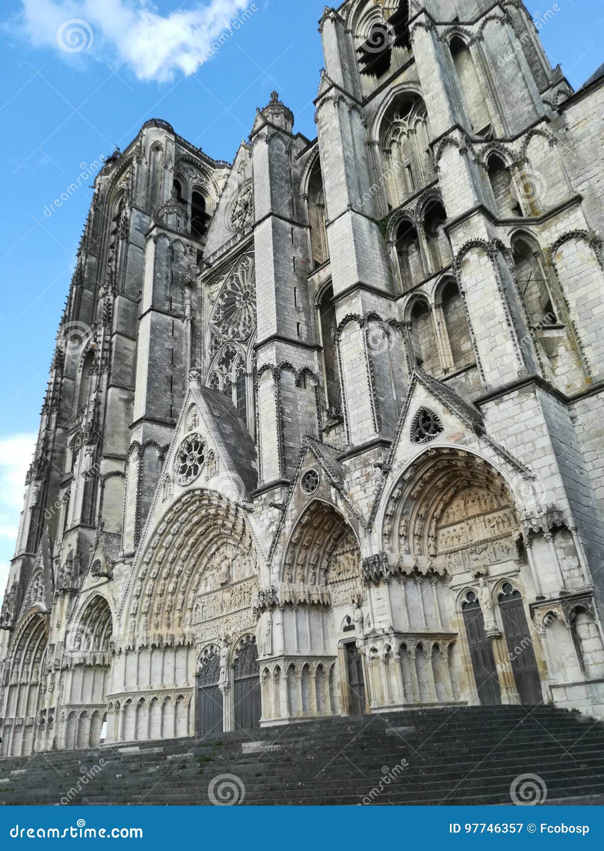 Catedral De Bourges, Francia Imagen de archivo - Imagen de fachada, sacudir: 97746357