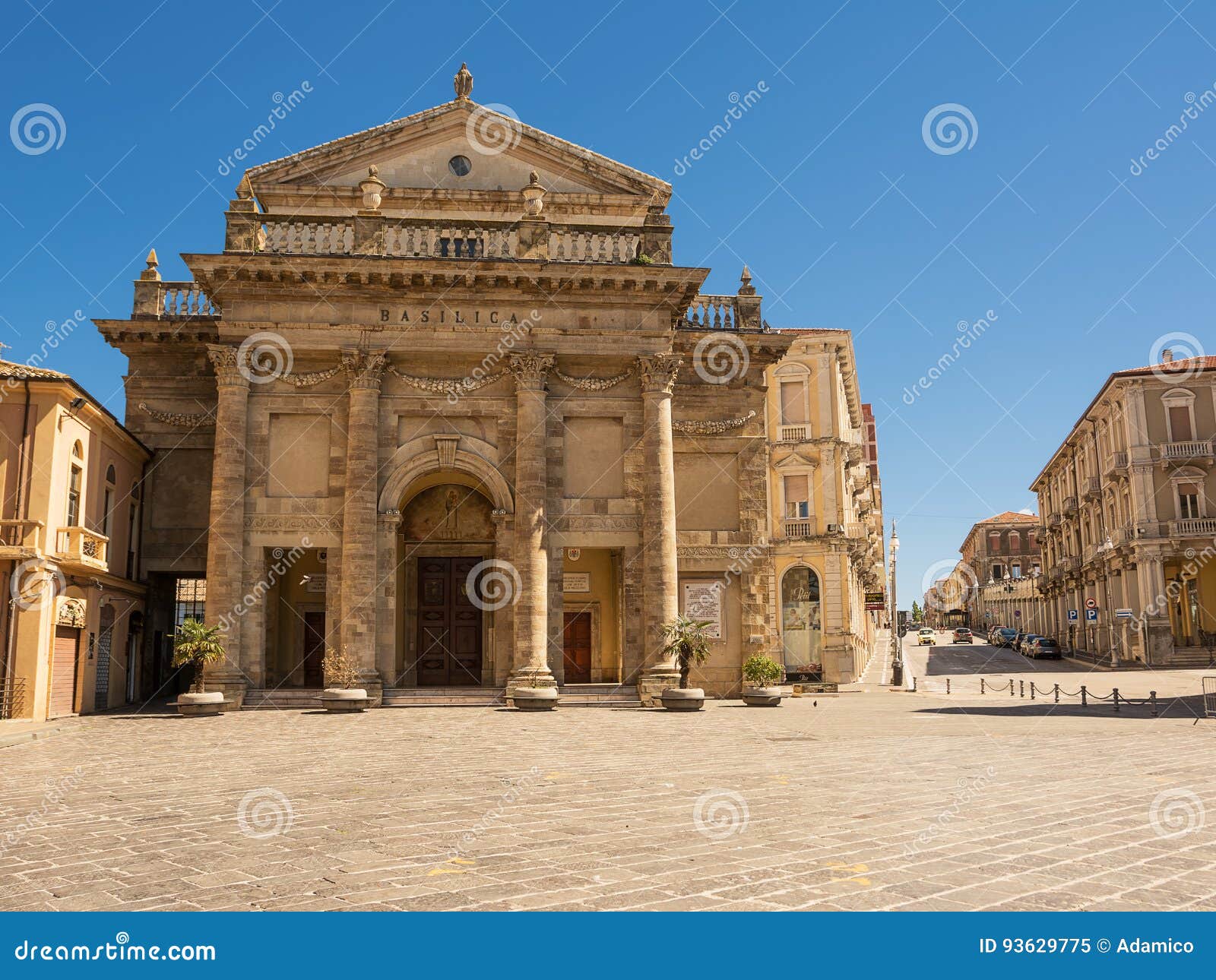 Catedral De La Ciudad De Lanciano En Abruzzo Imagen editorial - Imagen de  columna, edificio: 93629775, image size:1600x1290