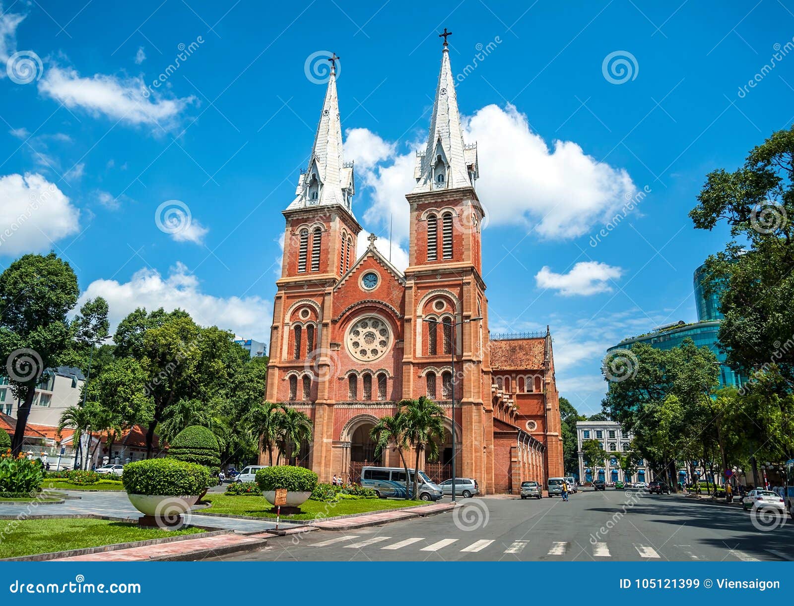 mosaico tal vez Retrato Catedral De Notre Dame En Saigon Ho Chi Minh City Imagen de archivo  editorial - Imagen de turista, cielo: 105121399