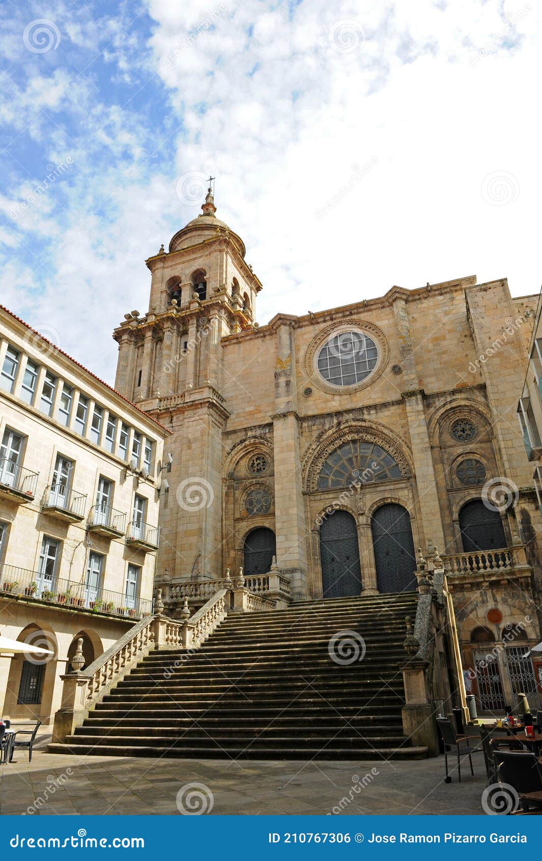 catedral de san martin en ourense orense, galicia, espaÃÂ±a