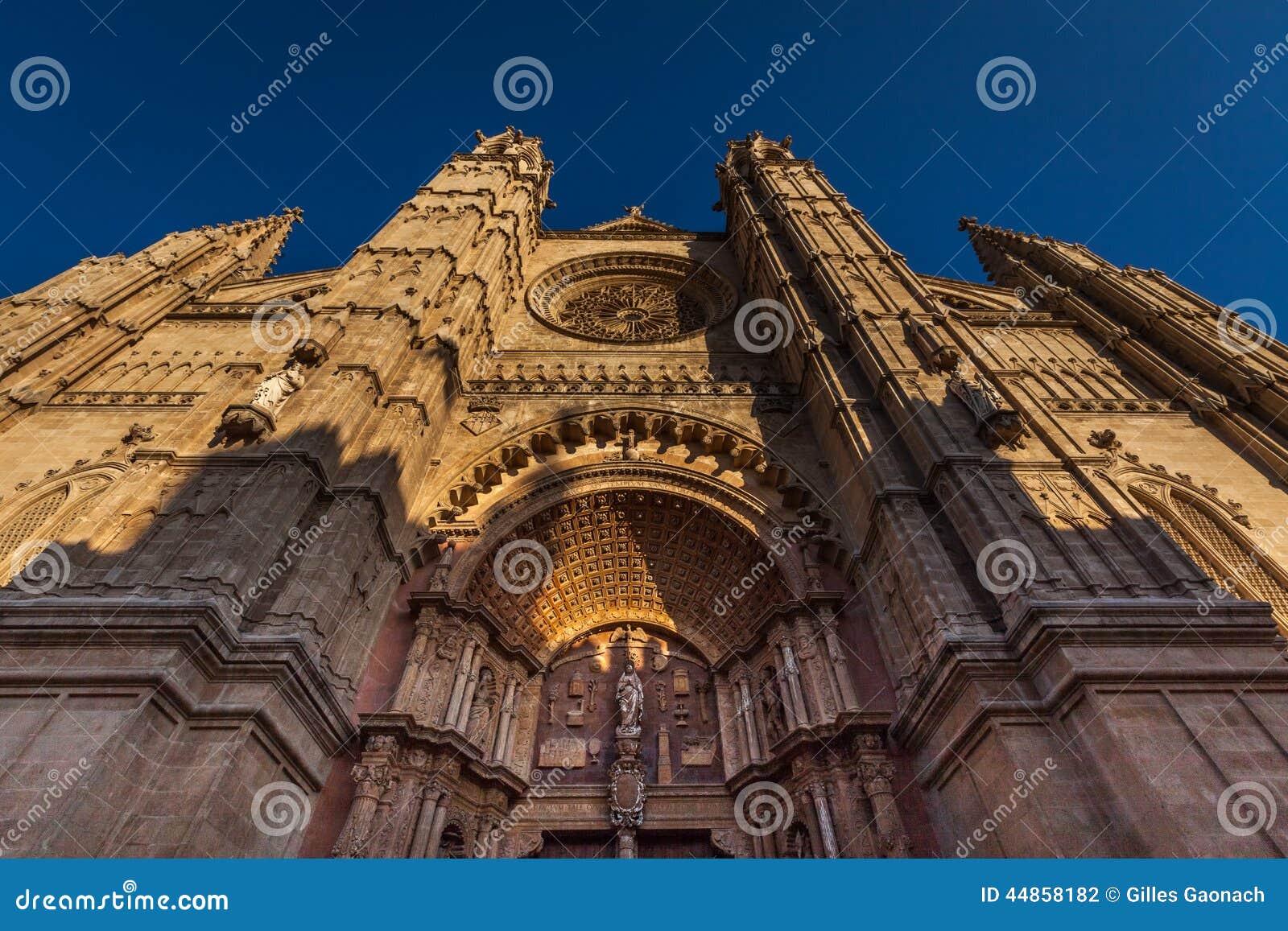 Catedral de Λα almudena. Άποψη του δεύτερου - μεγαλύτερος catedral στην Ισπανία, πυροβολισμός σε Majorca το Σεπτέμβριο του 2014