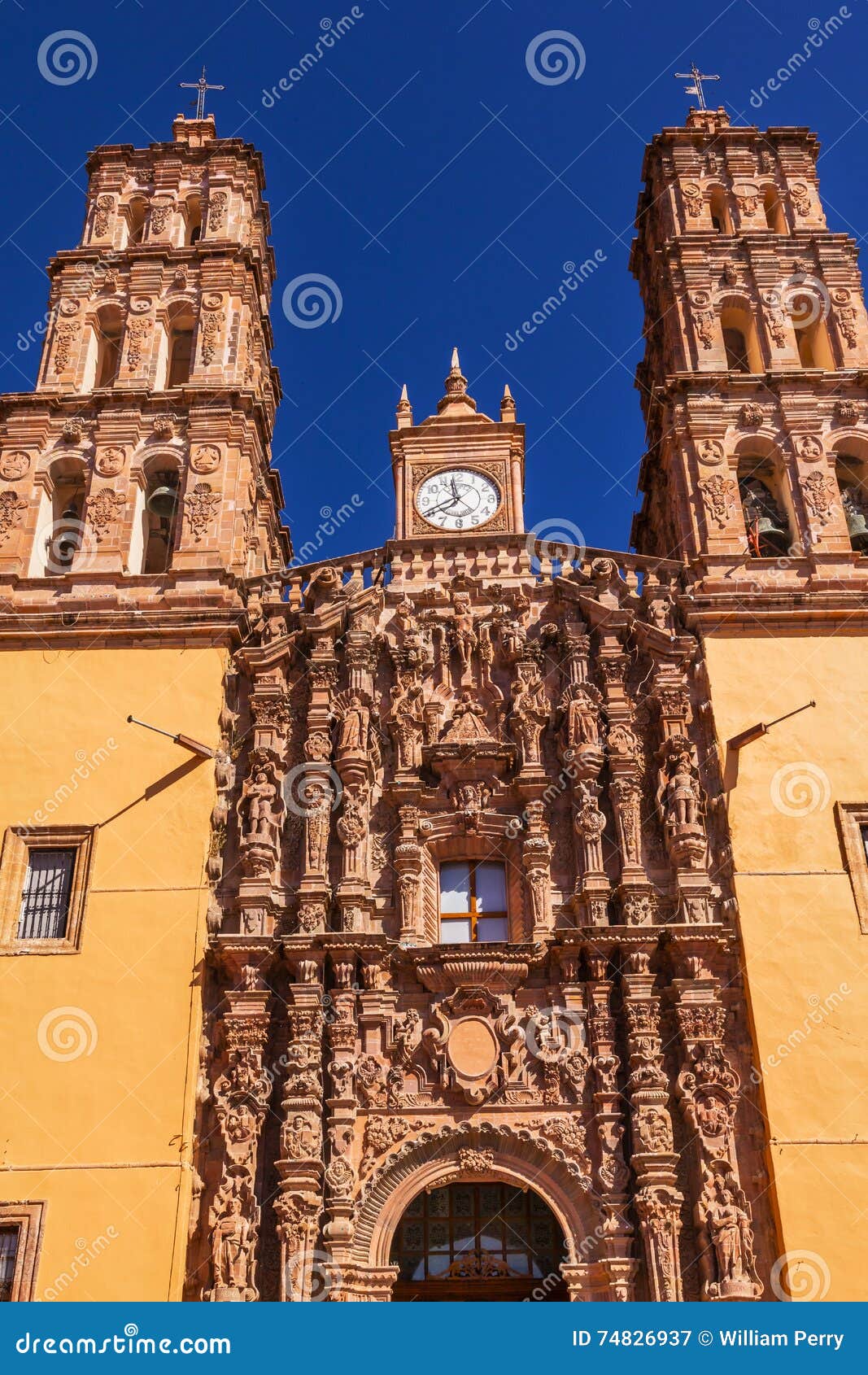 Catedral Dolores Hidalalgo Mexico De Parroquia De Las Estatuas De La  Fachada Imagen de archivo - Imagen de estatuas, cultura: 74826937