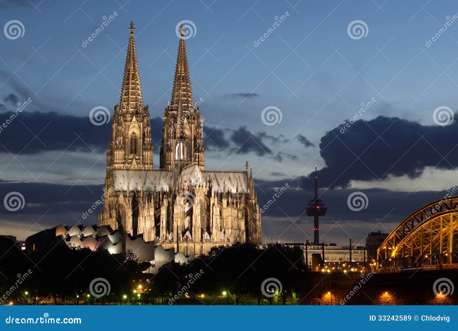 cathedral after sunset at night in cologne, germany