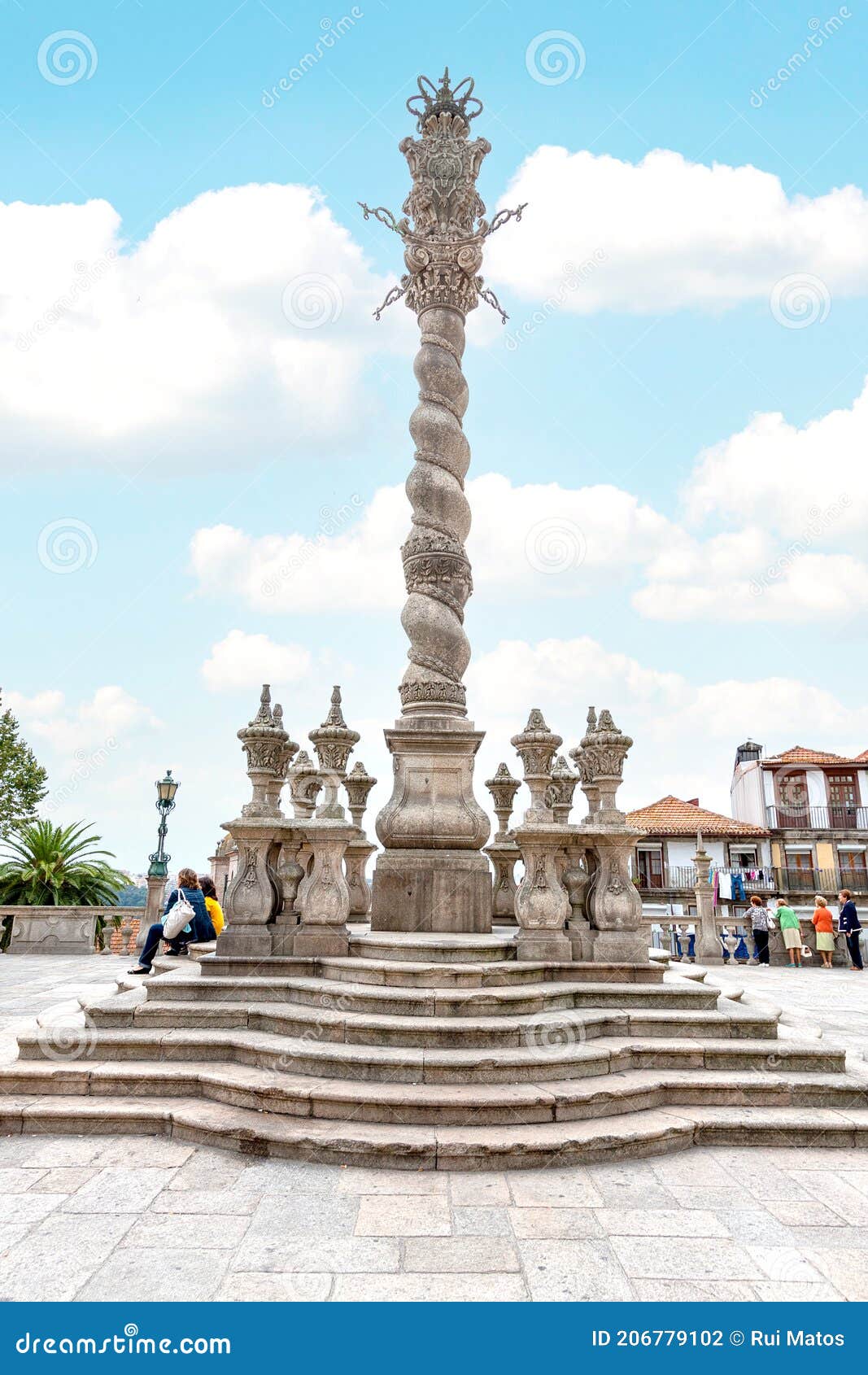 Porto, Portugal - 27 september, 2018: Group of tourists looks at map on  stairs of Pillory of Porto against Se cathedral, Portugal Stock Photo -  Alamy