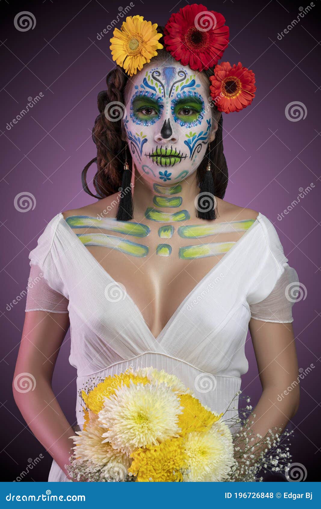 Catrina Elegante Con Vestido Blanco, Flores Y Fondo Lila Foto de archivo - Imagen de mirada, hembra: 196726848 Catrina Elegante Con Vestido Blanco, Flores Y Fondo Lila Foto de archivo - Imagen de mirada, hembra: 196726848
