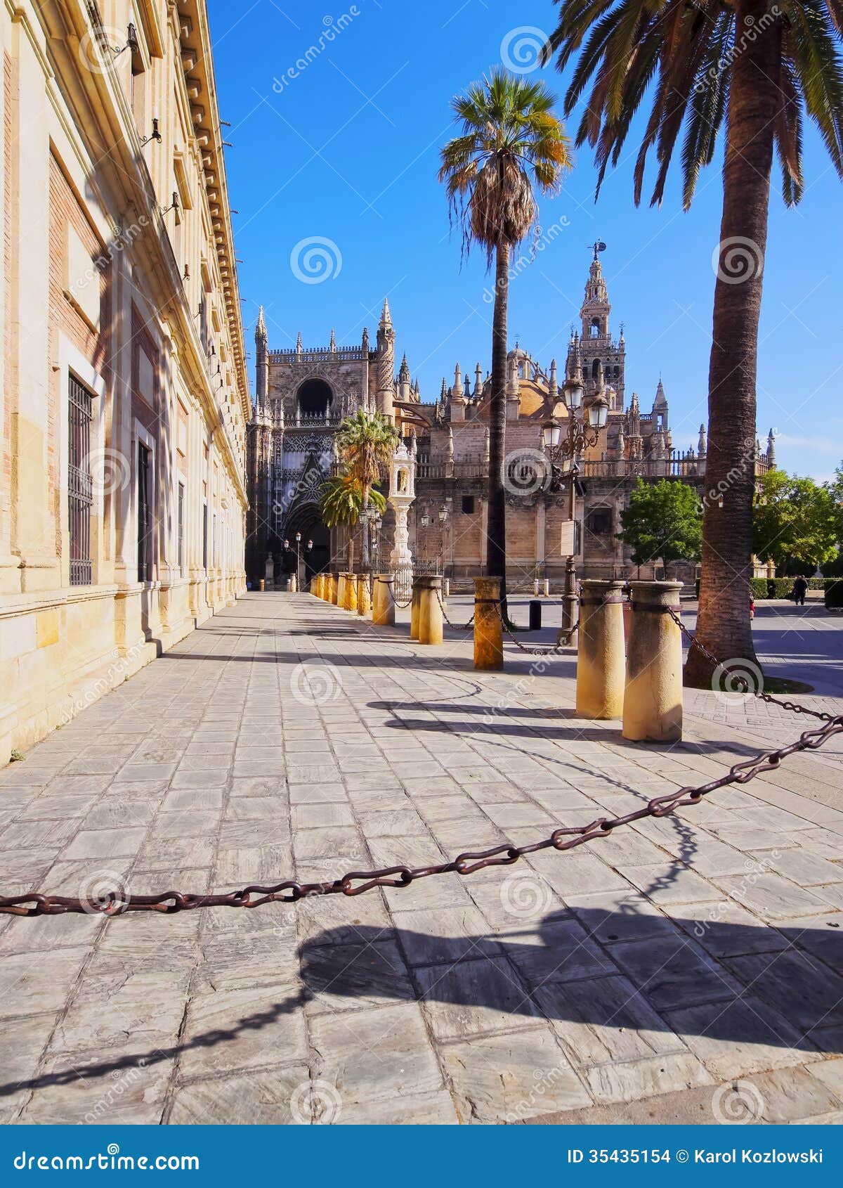 Cattedrale di Siviglia, Spagna. Quadrato davanti alla cattedrale Santa Maria de la Sede di Siviglia, Andalusia, Spagna