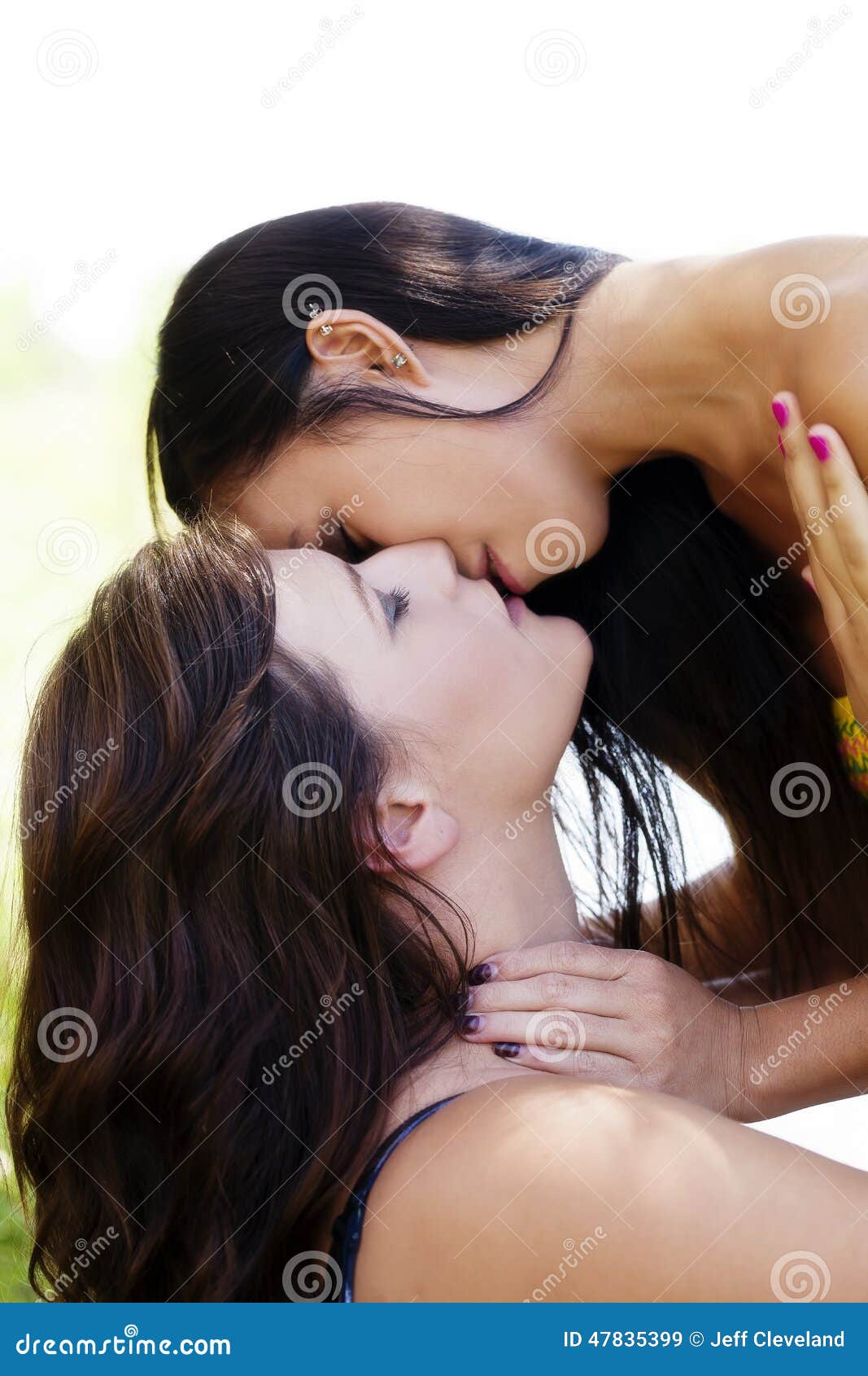 Girls Kissing The First Time